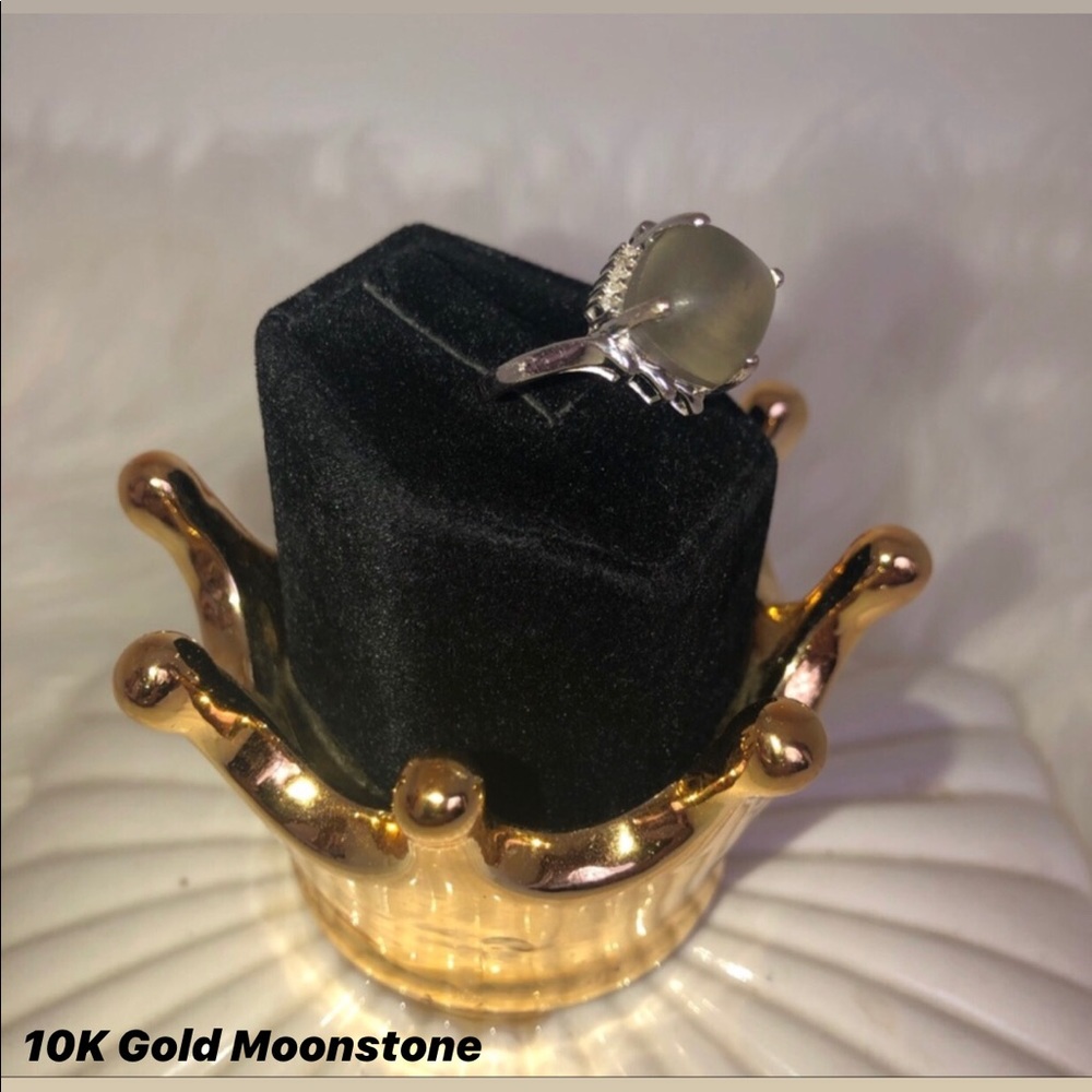 💕SALE💕 10kt GOLD MOONSTONE RING